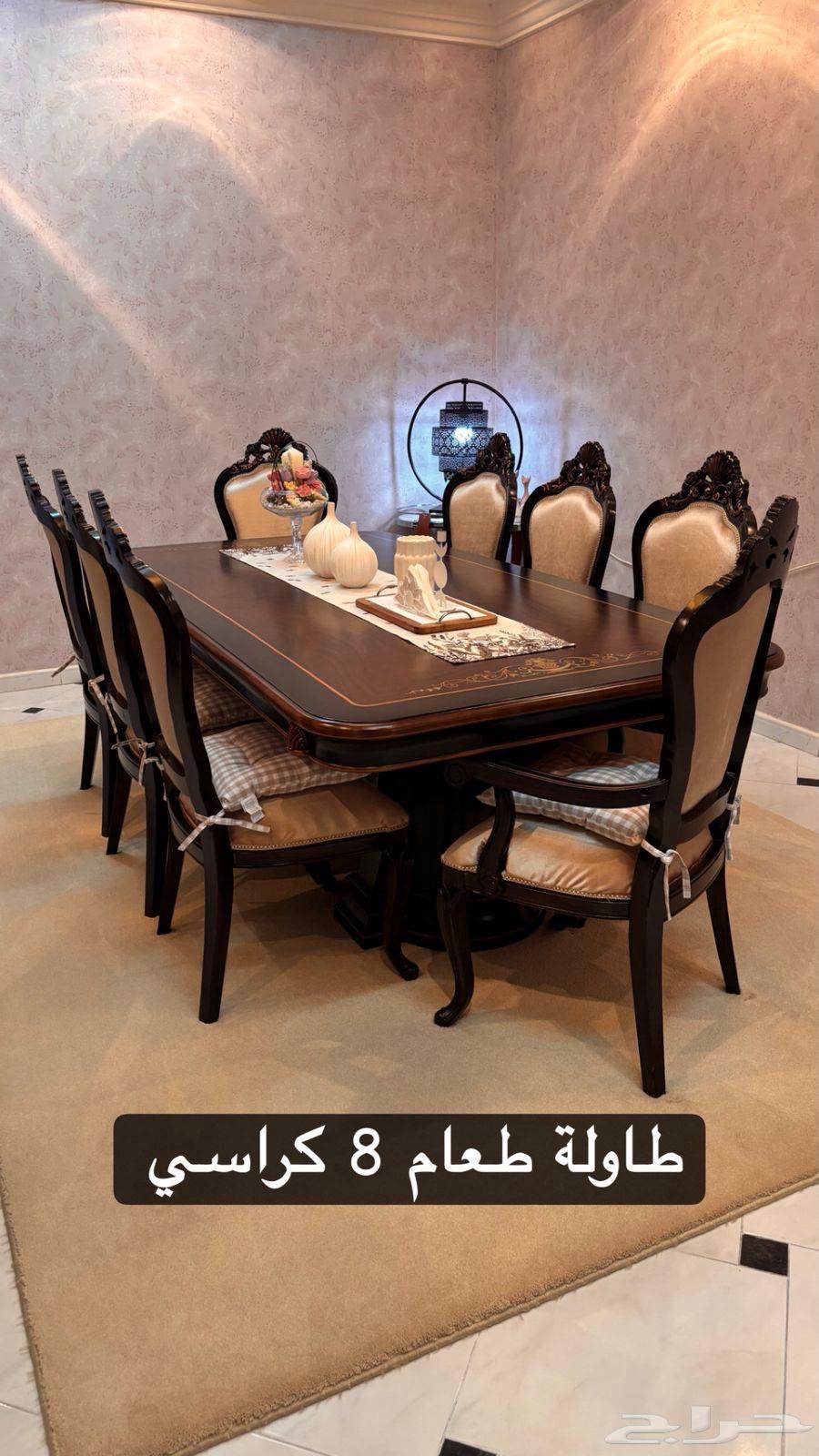 Dining table with accessories64382183160707110