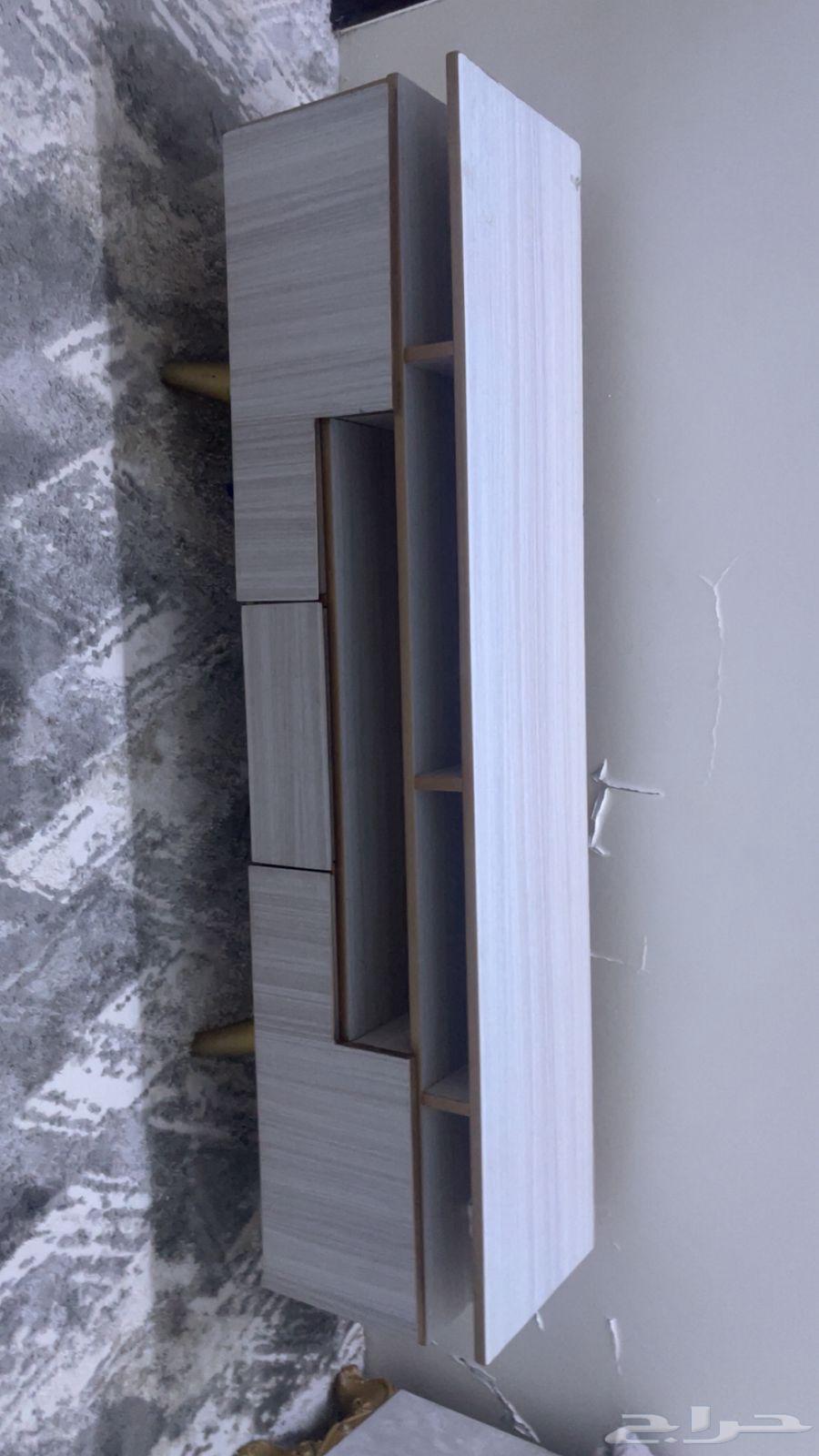 طاولة نظيفه جدا بدروجها للبيع64365174046979111