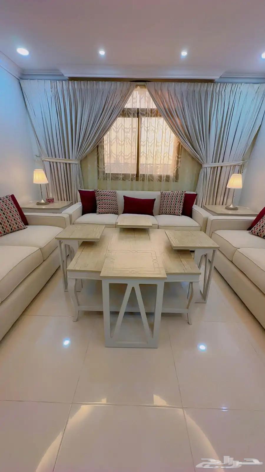 Service tables with corners64371964885889110