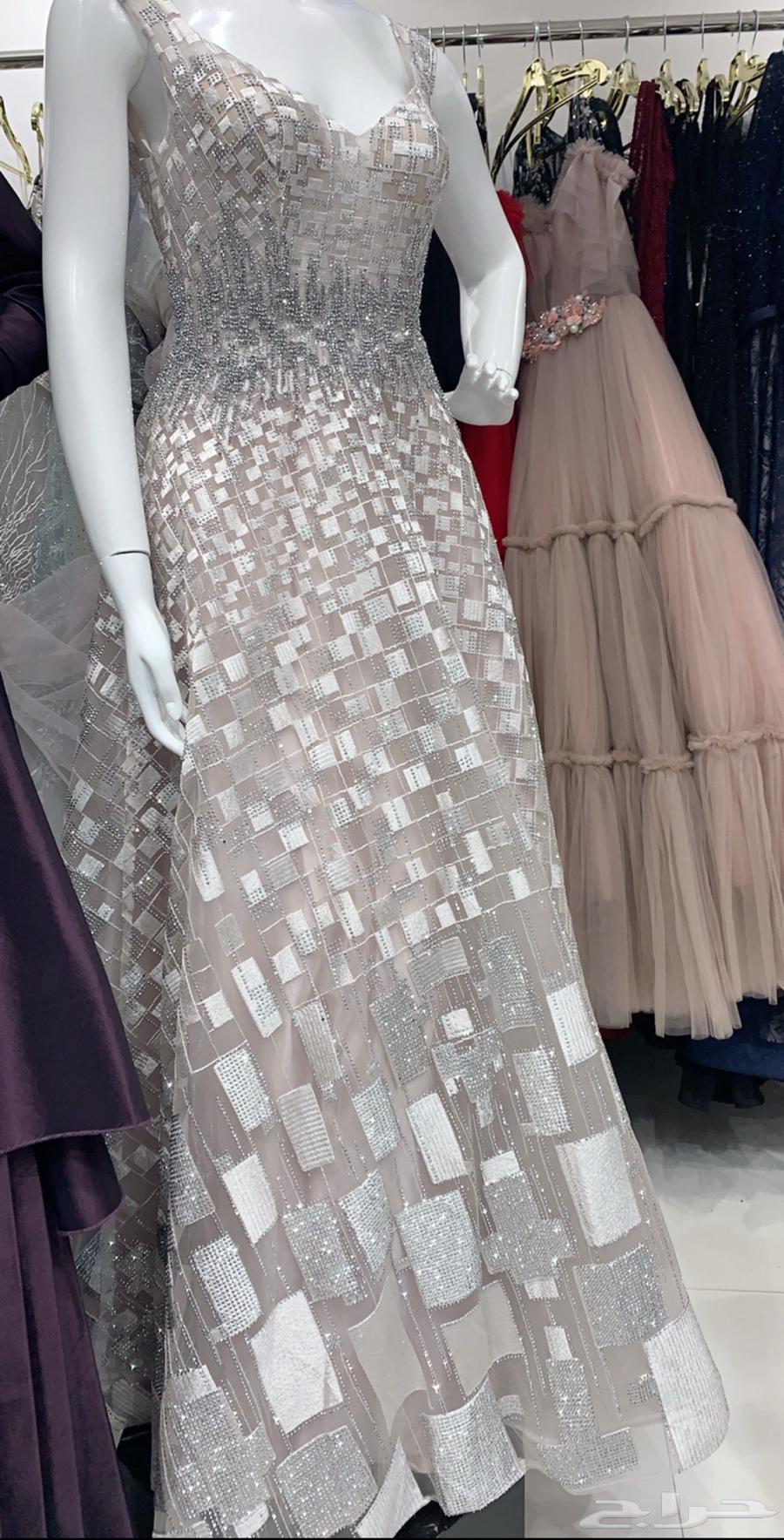 فستان للبيع شاريته ب 1700 والسوم عليكم64371833089155110