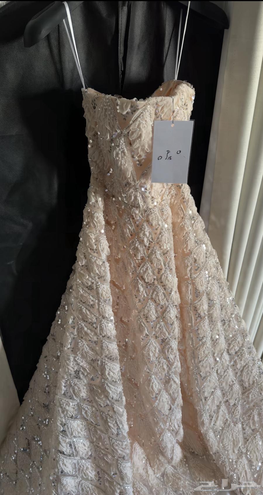 Dress I wore once, bought for 700, selling for 550, fits L, M64364113693954111