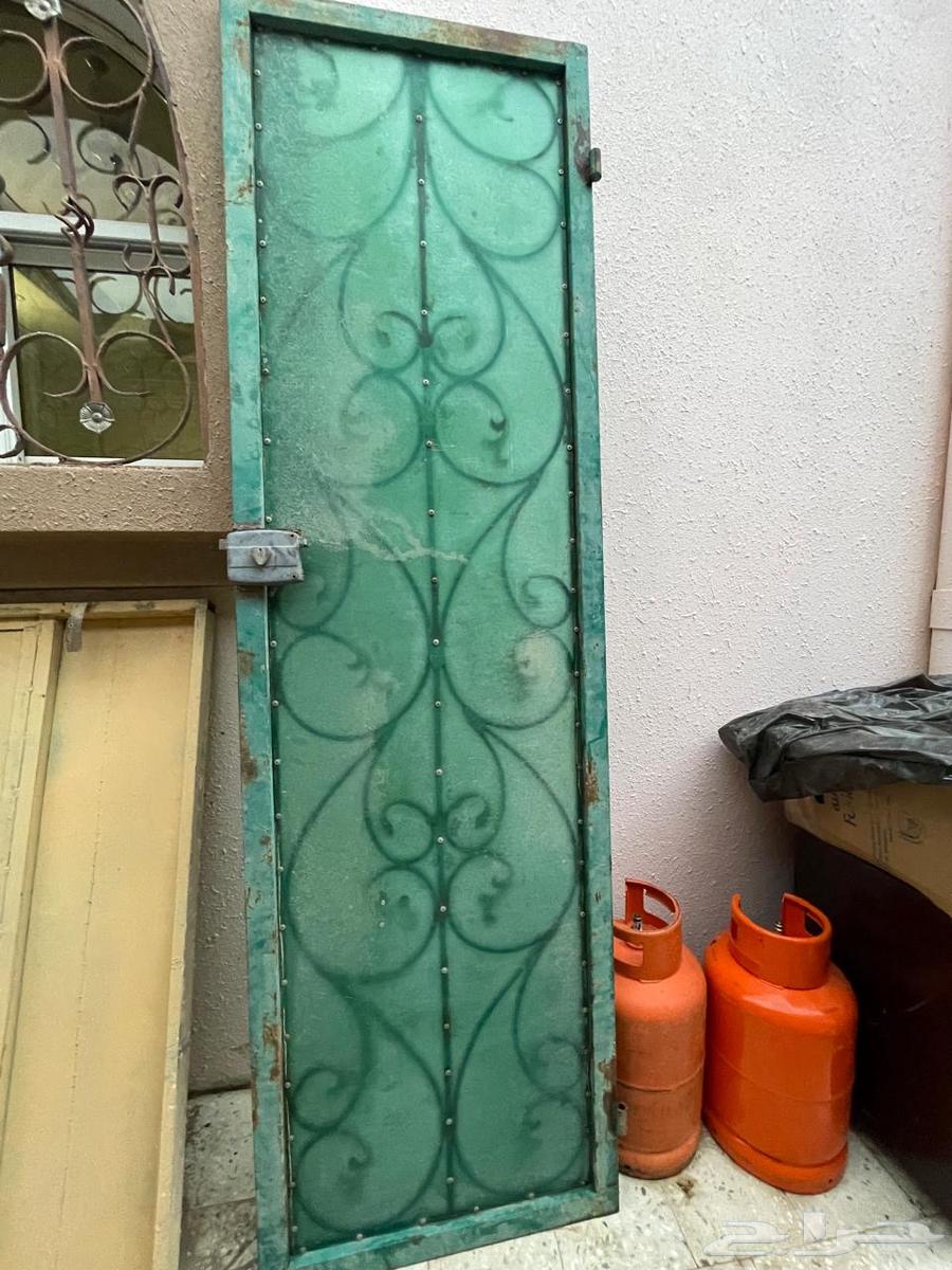 باب حديد دبل ثقيل جدا وخلفة زجاج مع قفله وعروة الباب64376524706561111