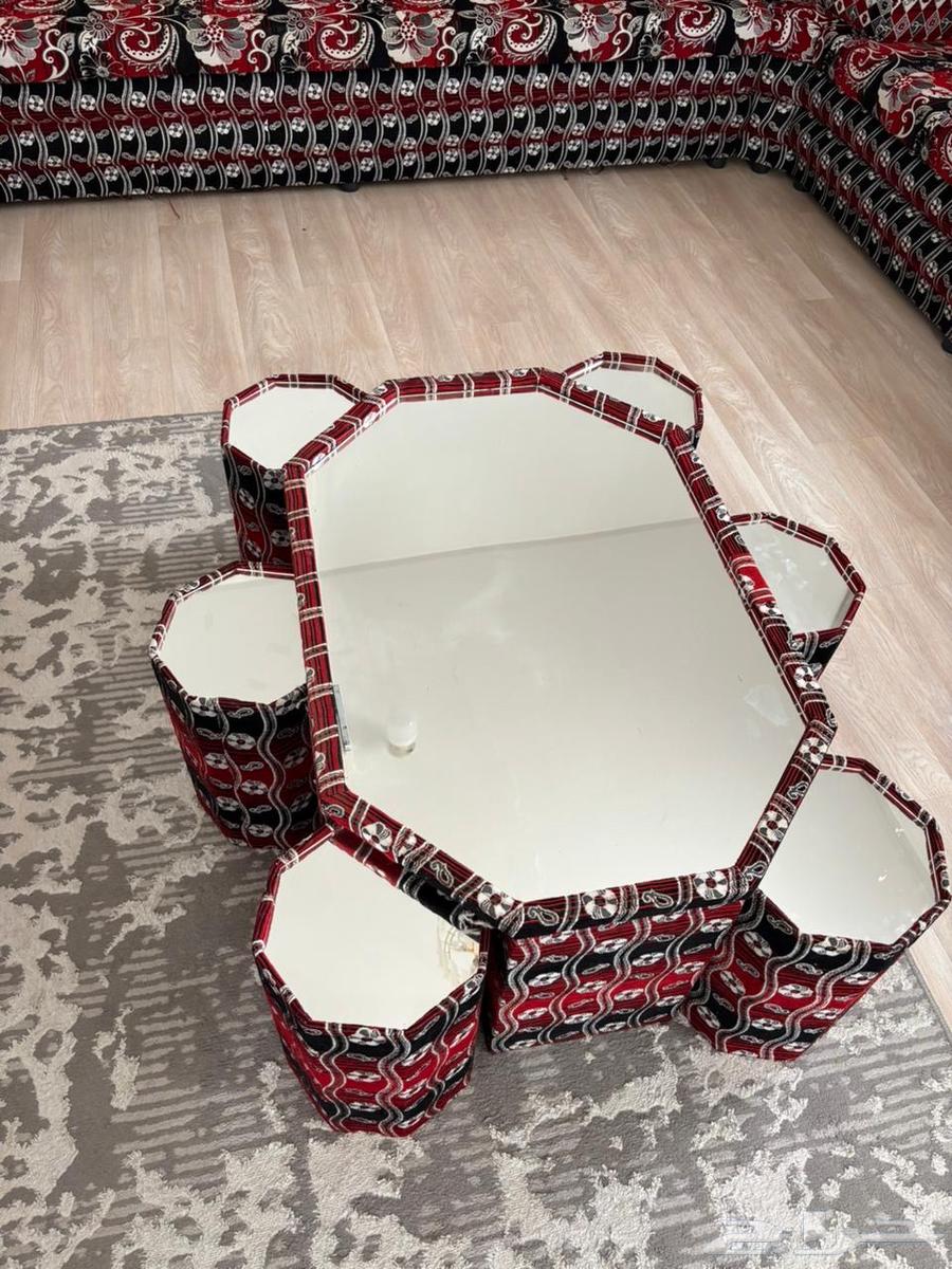 Sofa for sale, almost new with table64372449059330110