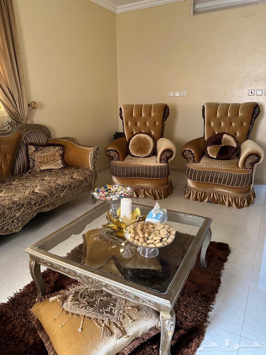 كنب للبيع بجميع مستلزماته64369600979203114