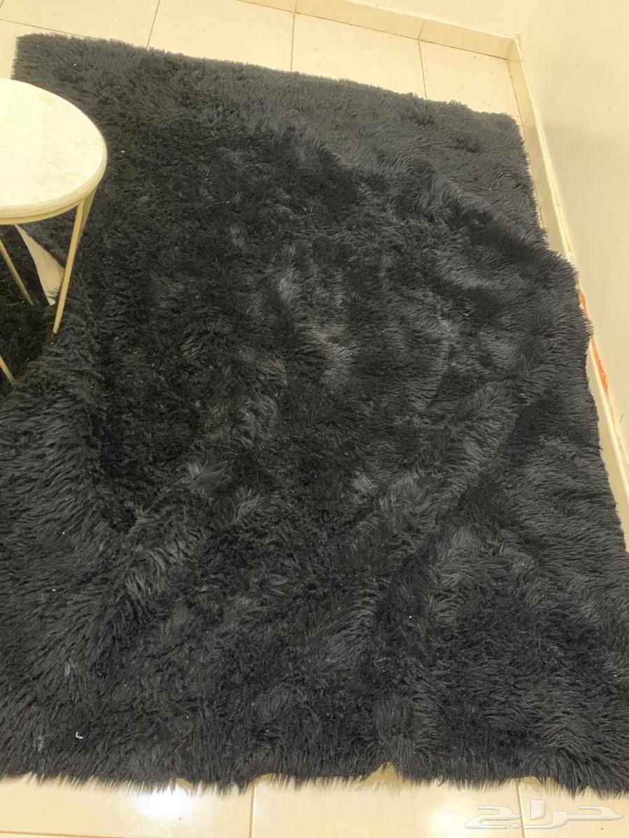 Tables plus board, fur carpet and clock64373049045891114