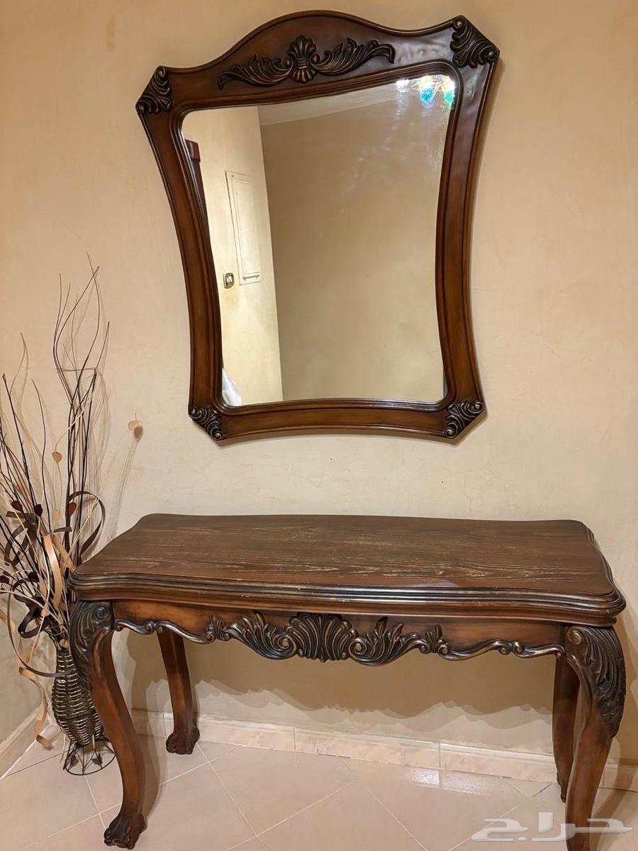 مدخل خشبي مع اغراضه64374729730307112