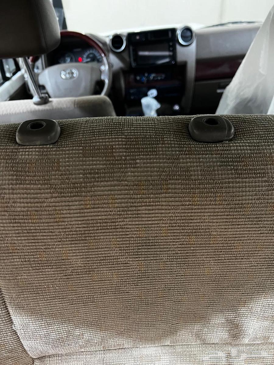 Clean single top floor apartment64514458557186112