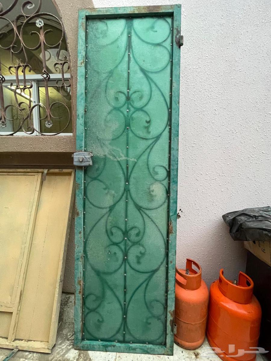 باب حديد دبل ثقيل جدا وخلفة زجاج مع قفله وعروة الباب64376524706561110