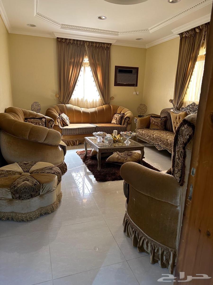 كنب للبيع بجميع مستلزماته64369600979203110