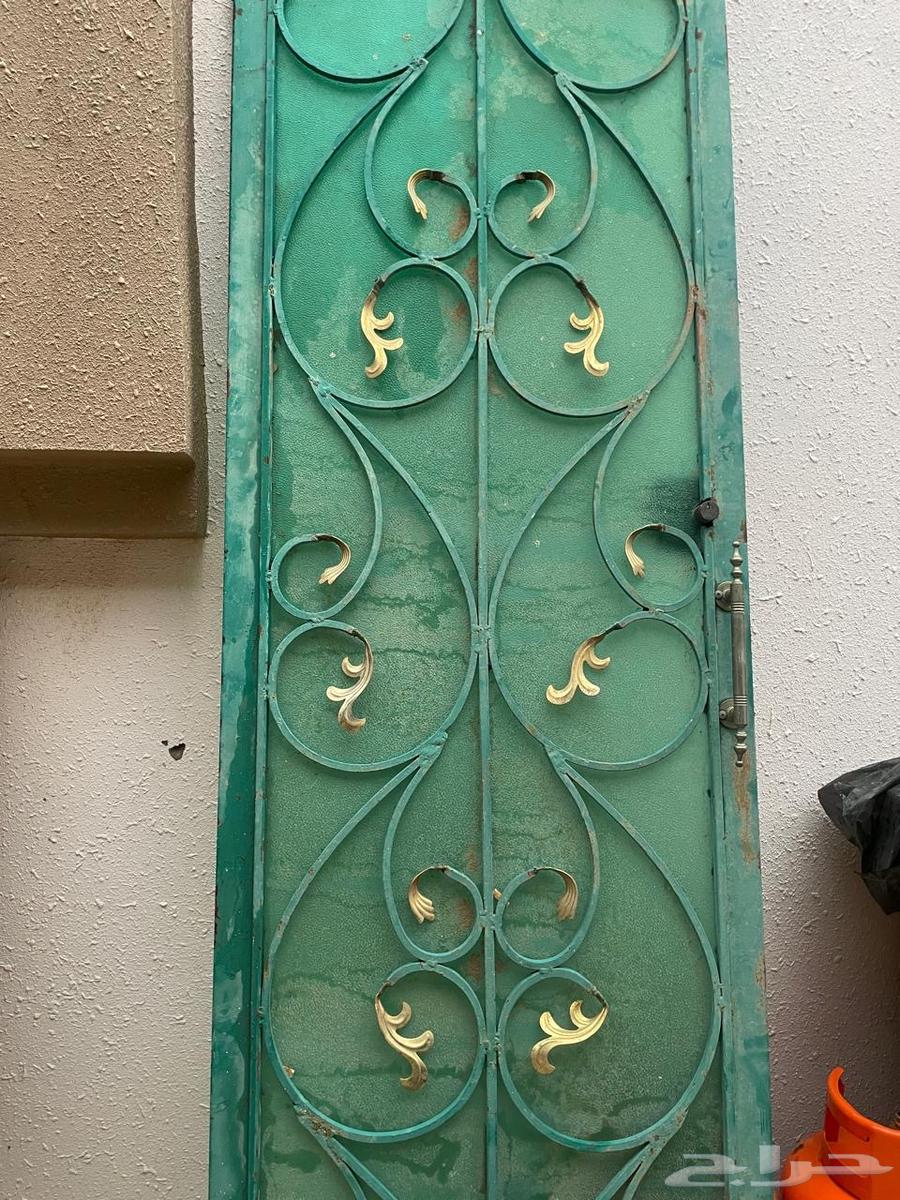 باب حديد دبل ثقيل جدا وخلفة زجاج مع قفله وعروة الباب64376524706561113