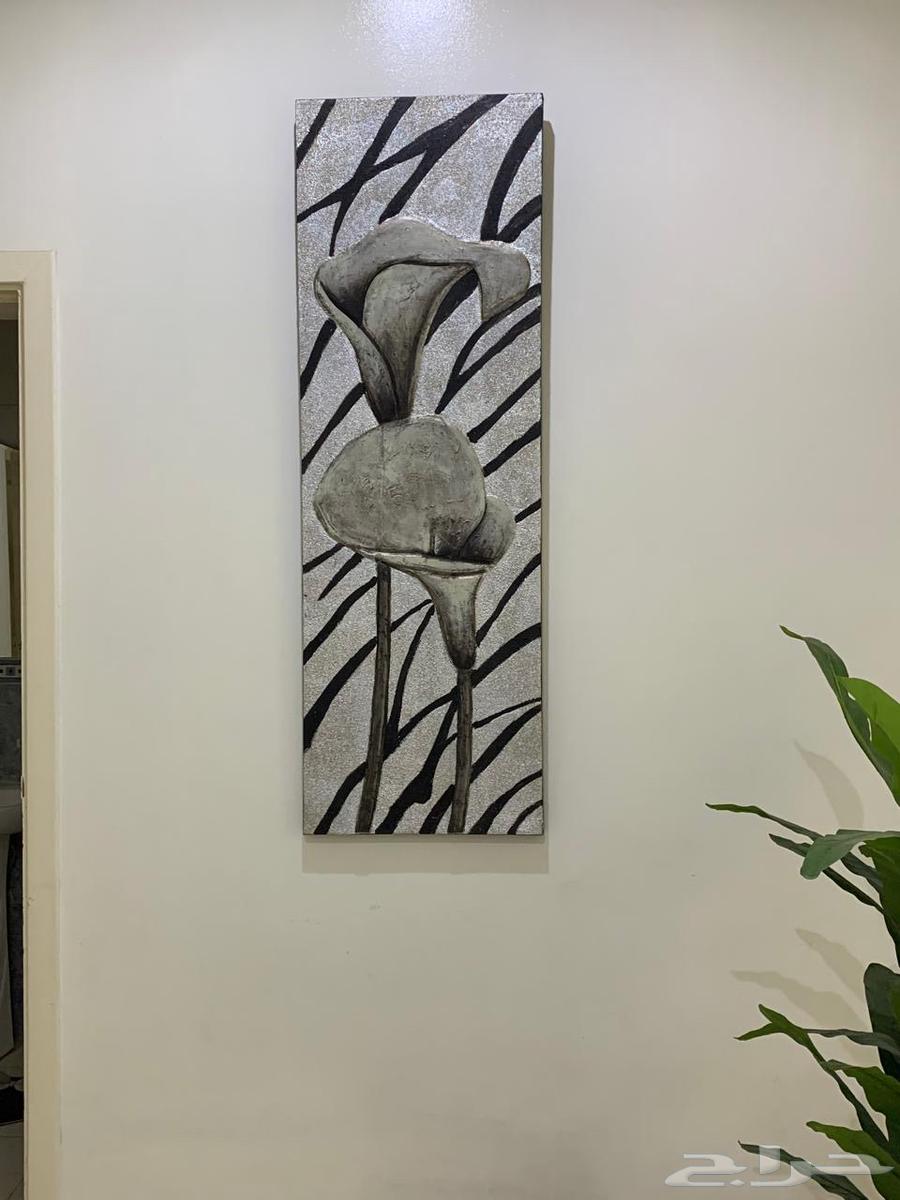 Tables plus board, fur carpet and clock64373049045891112