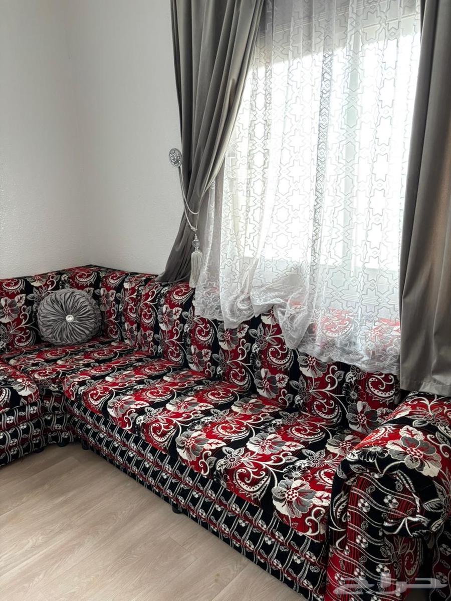 Sofa for sale, almost new with table64372449059330113