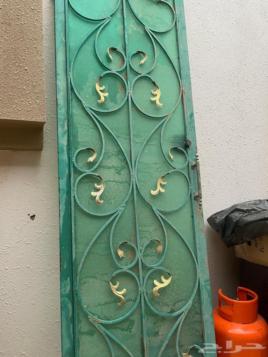 باب حديد دبل ثقيل جدا وخلفة زجاج مع قفله وعروة الباب64376524706561114