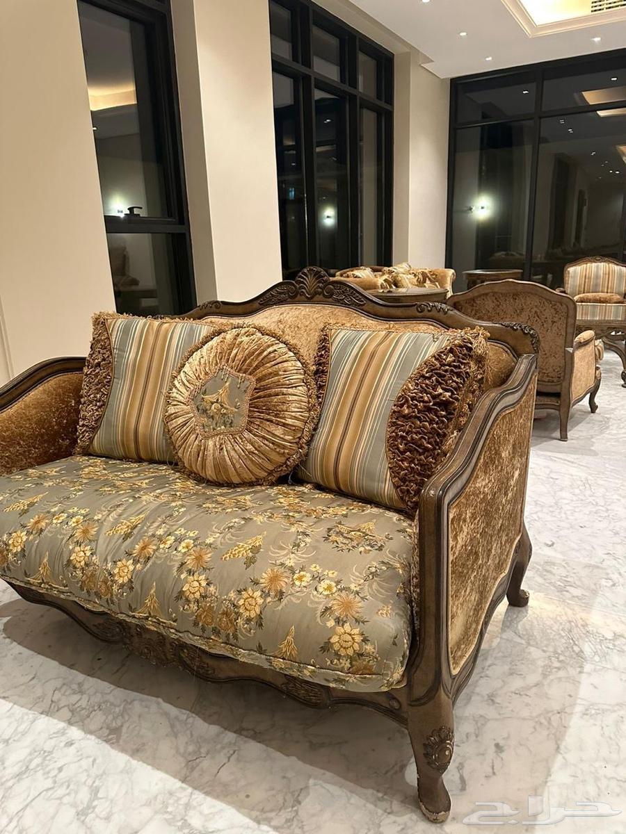 Selling a sofa in good condition, lightly used64368236799361111