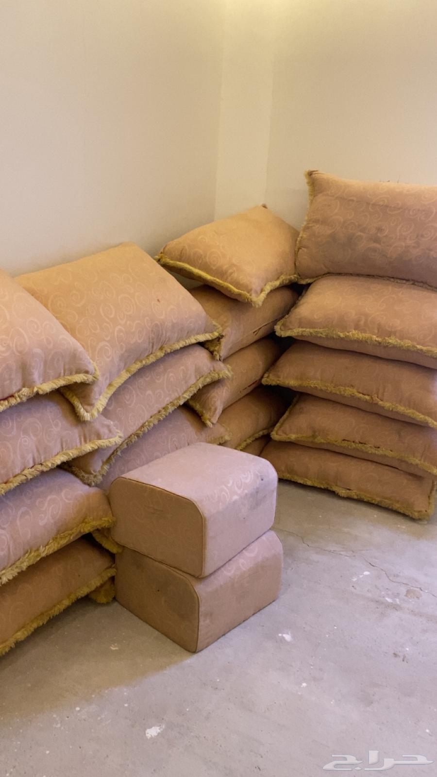 Cushions and backrests for auction64387592965633110