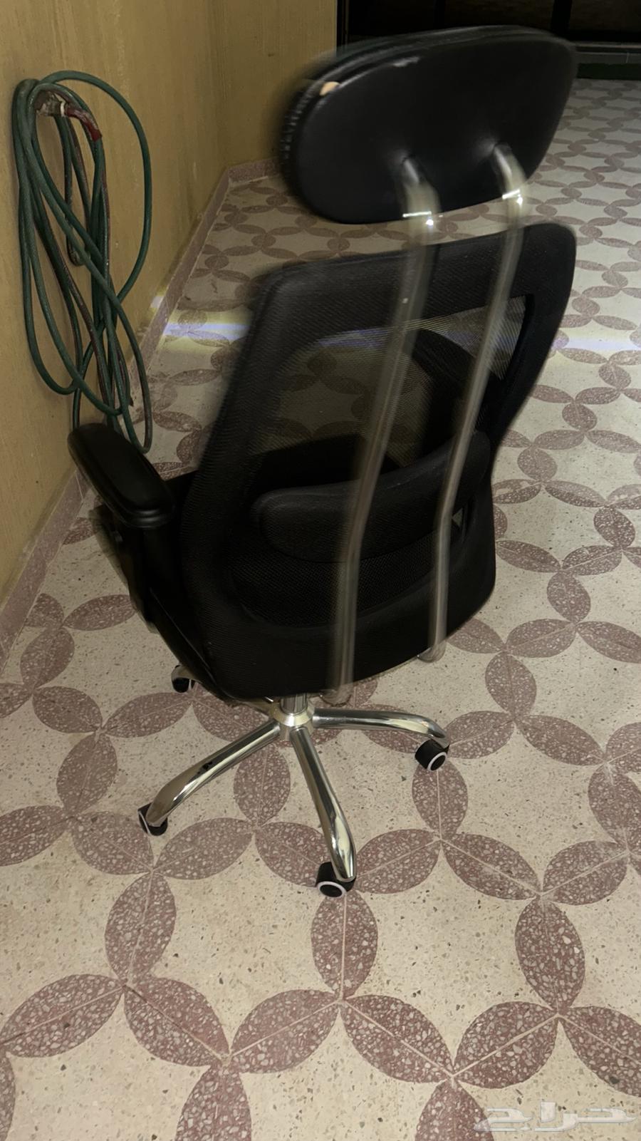 كرسي مكتبي للبيع نظيف جدا64389640215681114