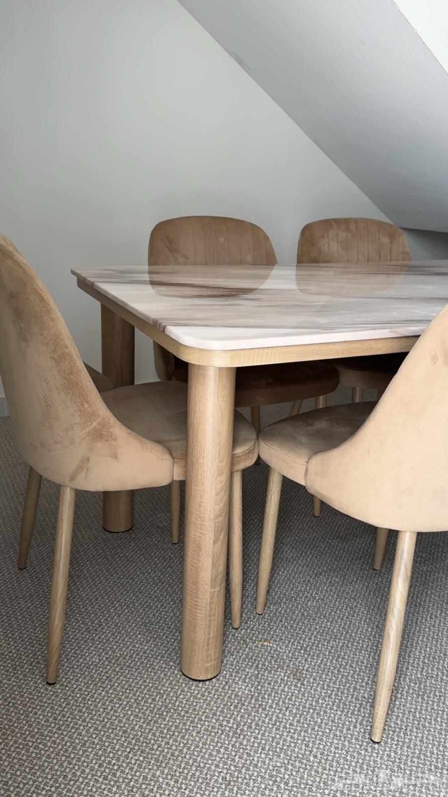 Marble table with 6 new chairs64384328309634112