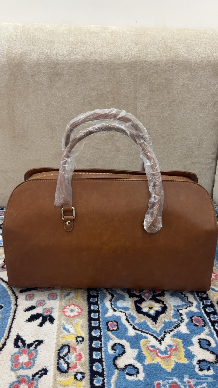 شنطة جلدية Chaos Riyadh مرسومة يدوي ا64383830235778113