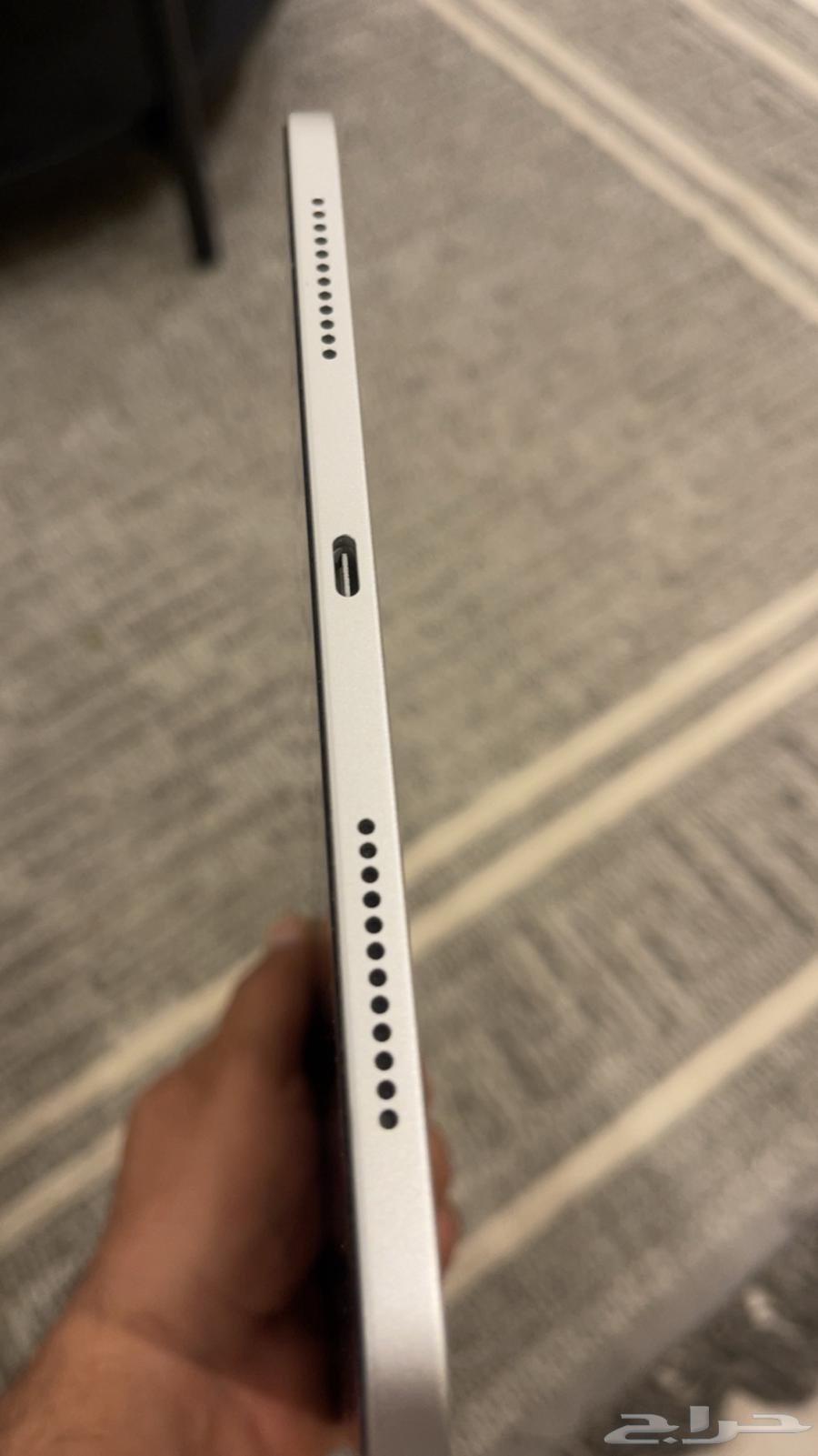 ايباد A1664384619214211112