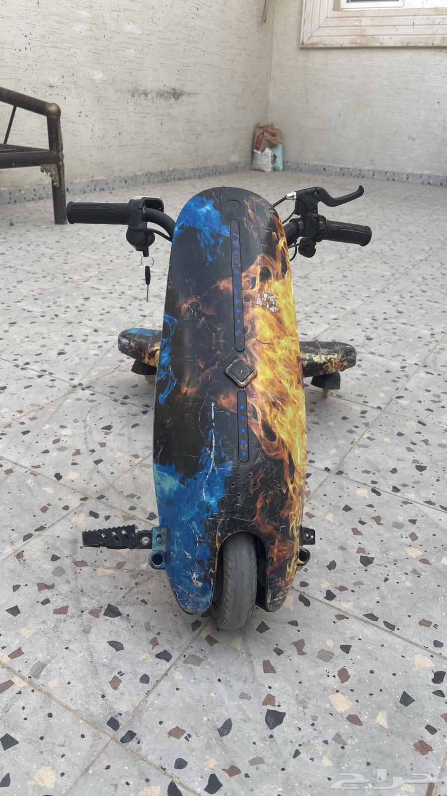 اسكوتر مستعمل ب الشاحن نظيف64383497390722112