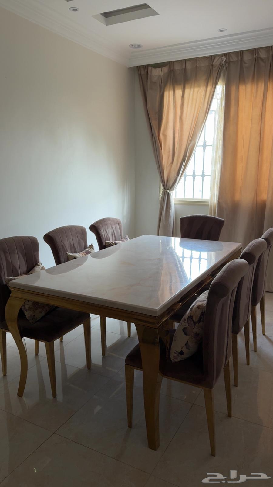 Dining table64385705117953110