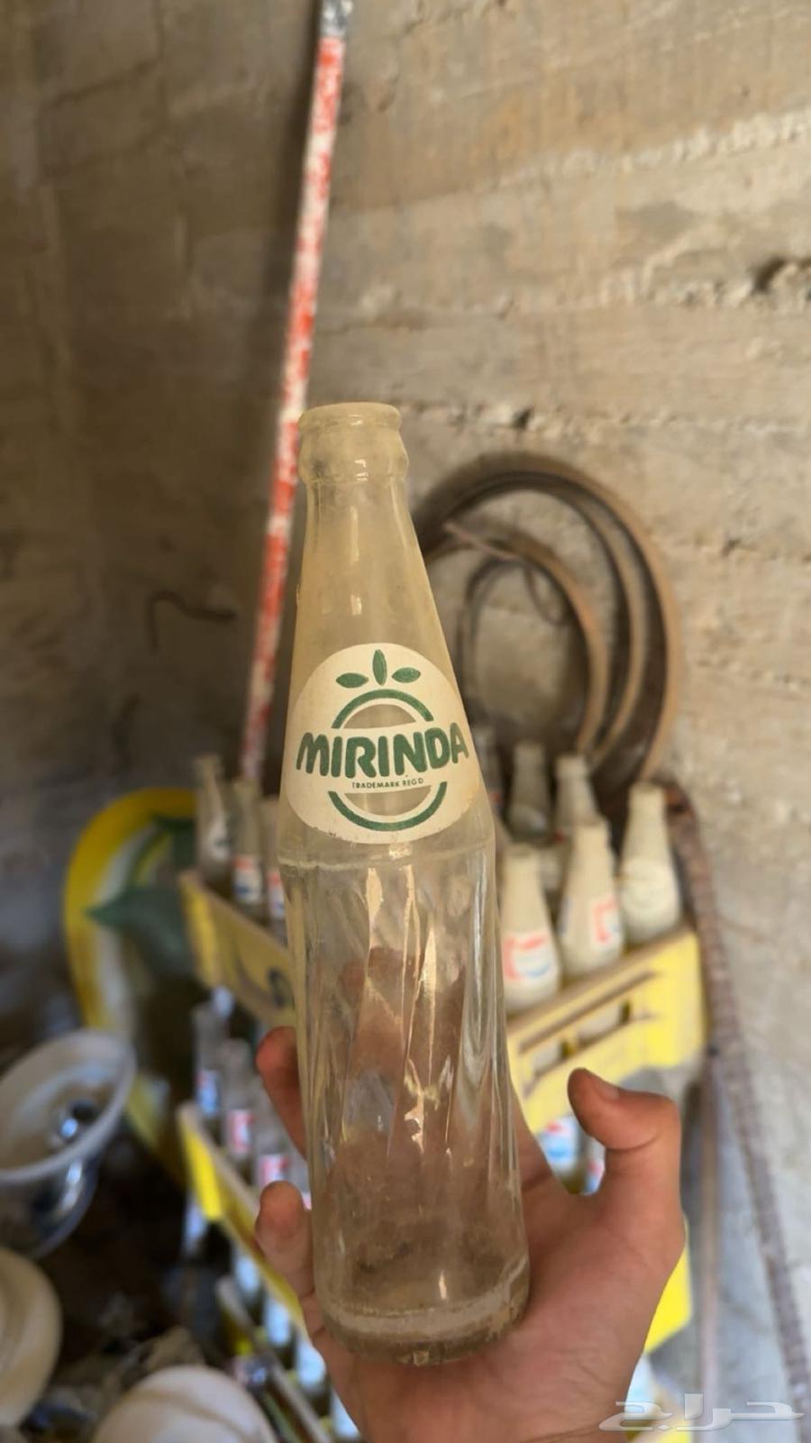 قوارير بيبسي وميرندا قزاز من عام 198264381726413441112