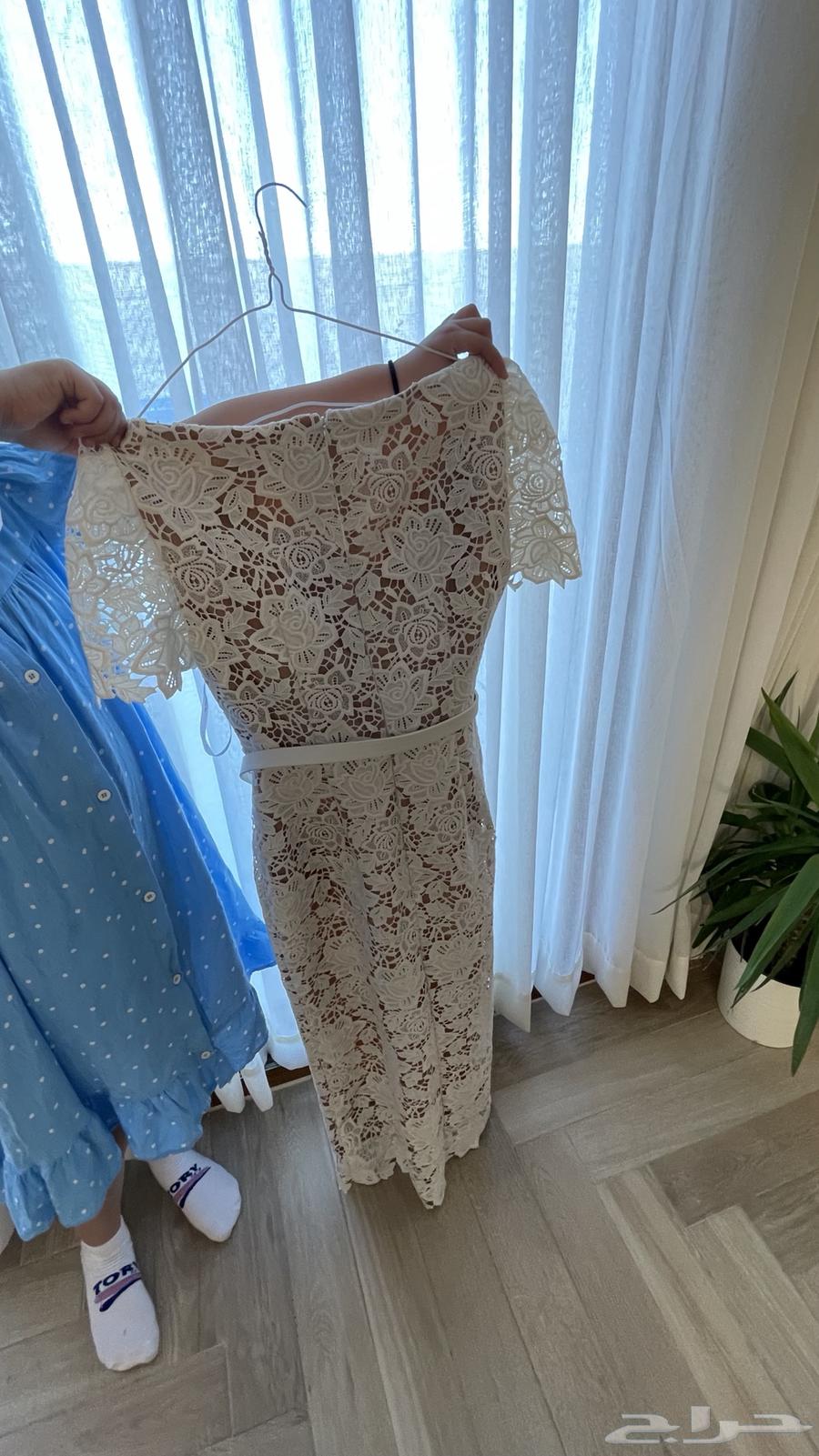 Famous brand dress with price available on the brand's website, worn for only two hours64379839123074110