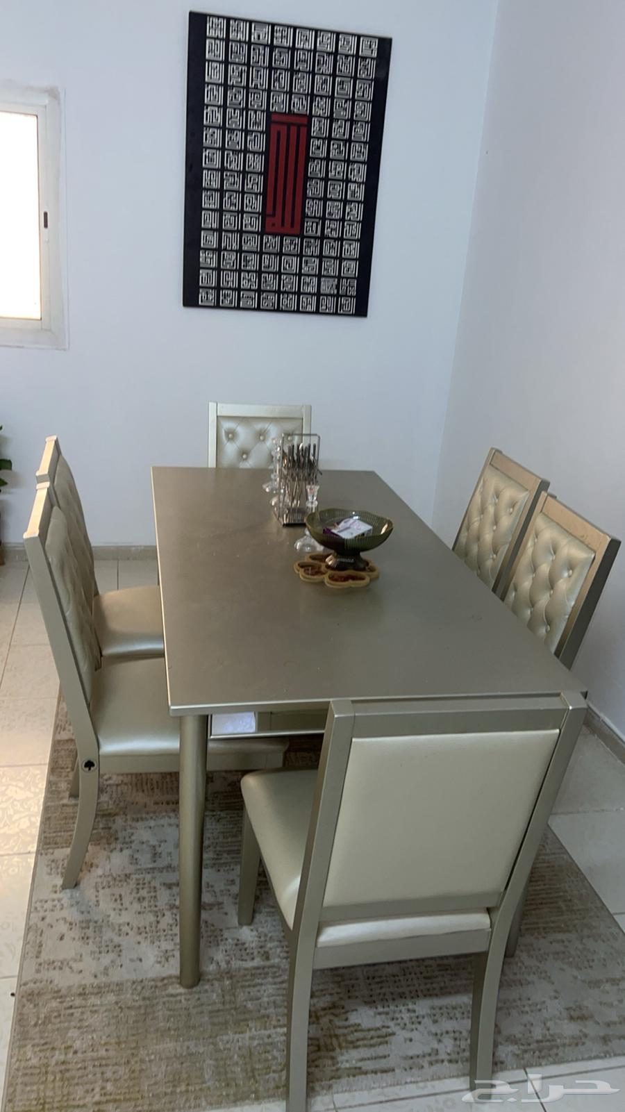 Dining table64384245672835110