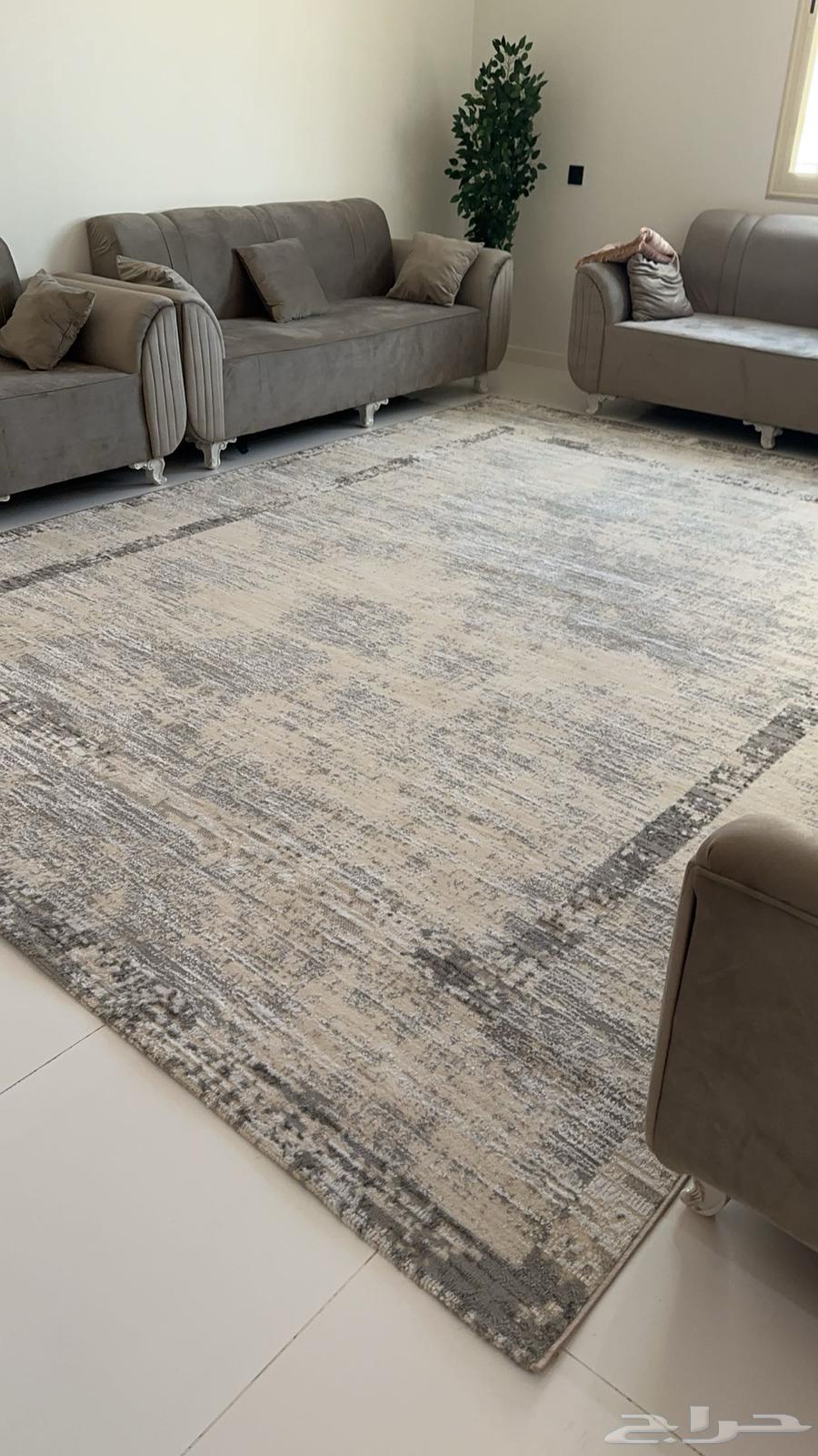 كنب جديد للبيع وتلفزون شغال 16 بوصه64381699200515110