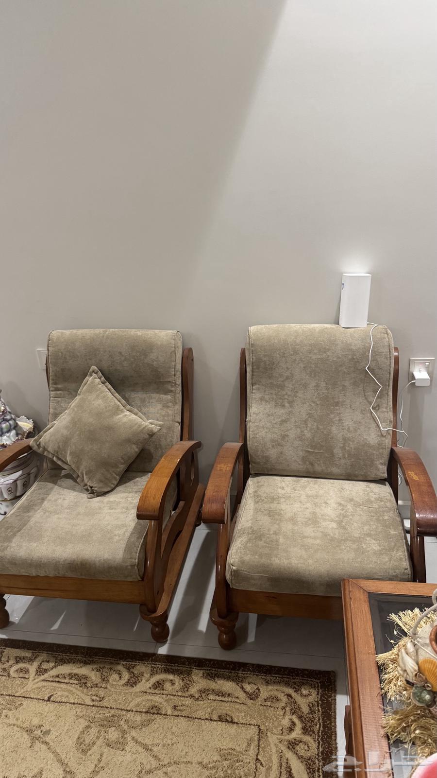 Chairs and tables64383802105730113