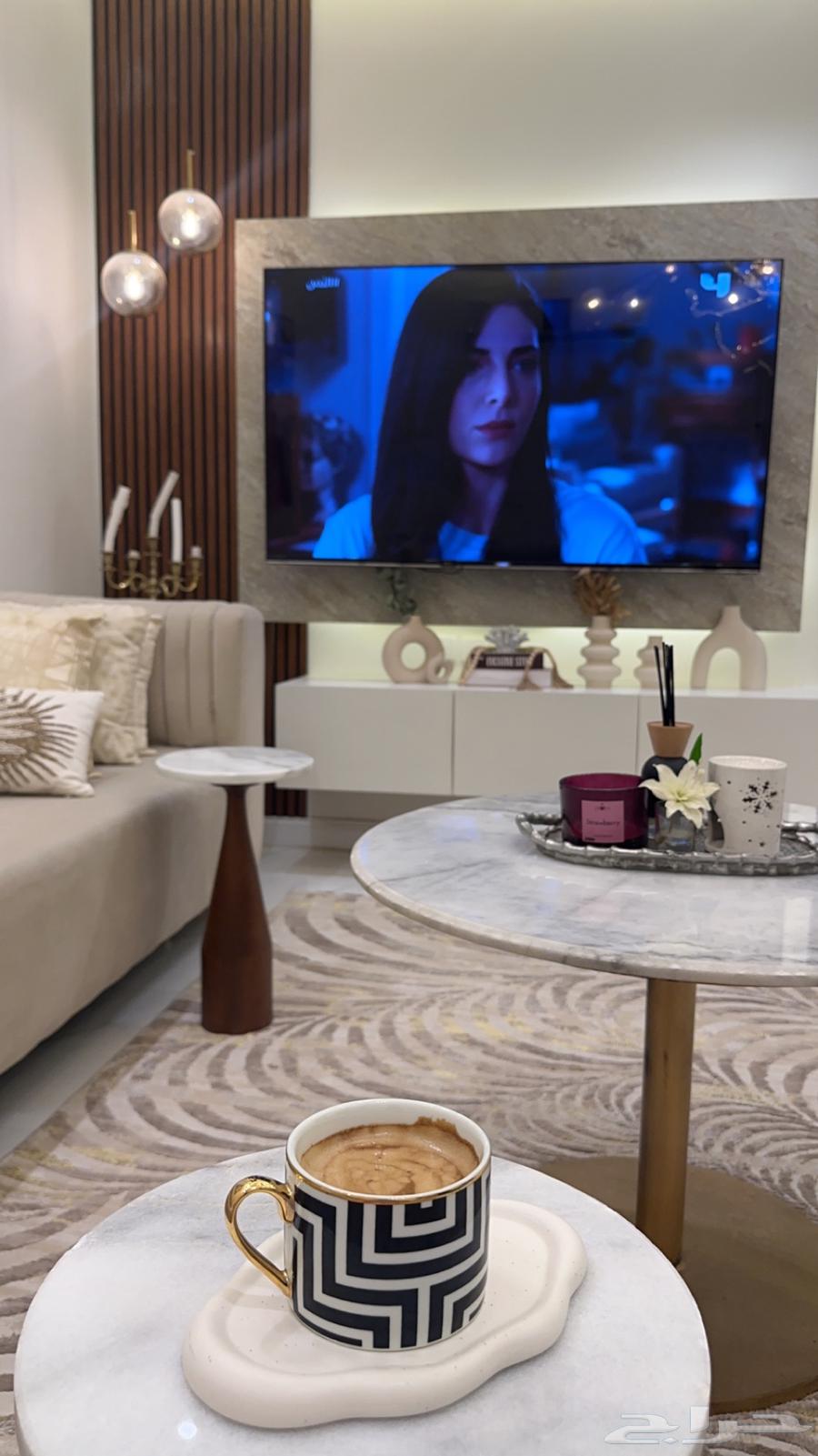 طاوله رخام ف الوسط للبيع مع خدمه اثنين رخام64391604660483112