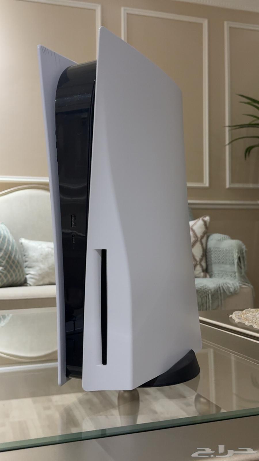 Sony 5 with two original controllers64390054674179112