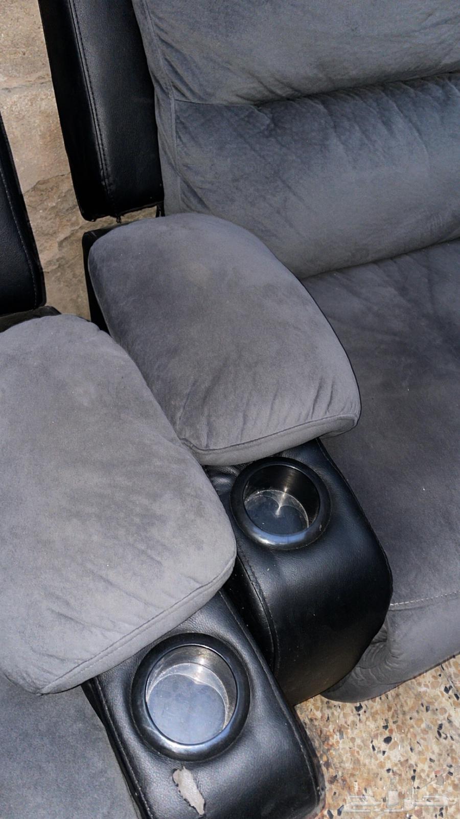 Excellent condition sofa, only has a mark at the cup holder area64390249777027110