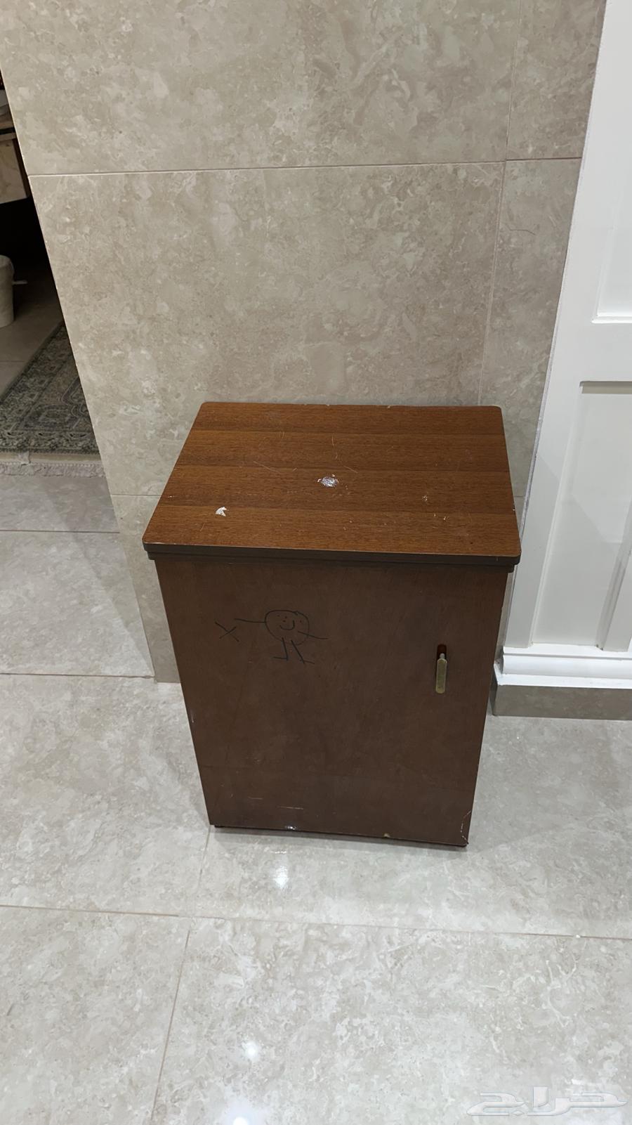 مكينة خياطه بطاولتها64377418465921111