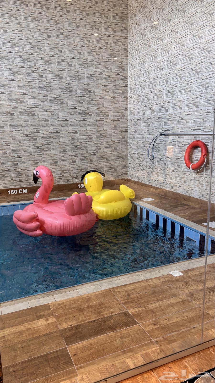 عوامات سباحة نظيفة64383206468993111