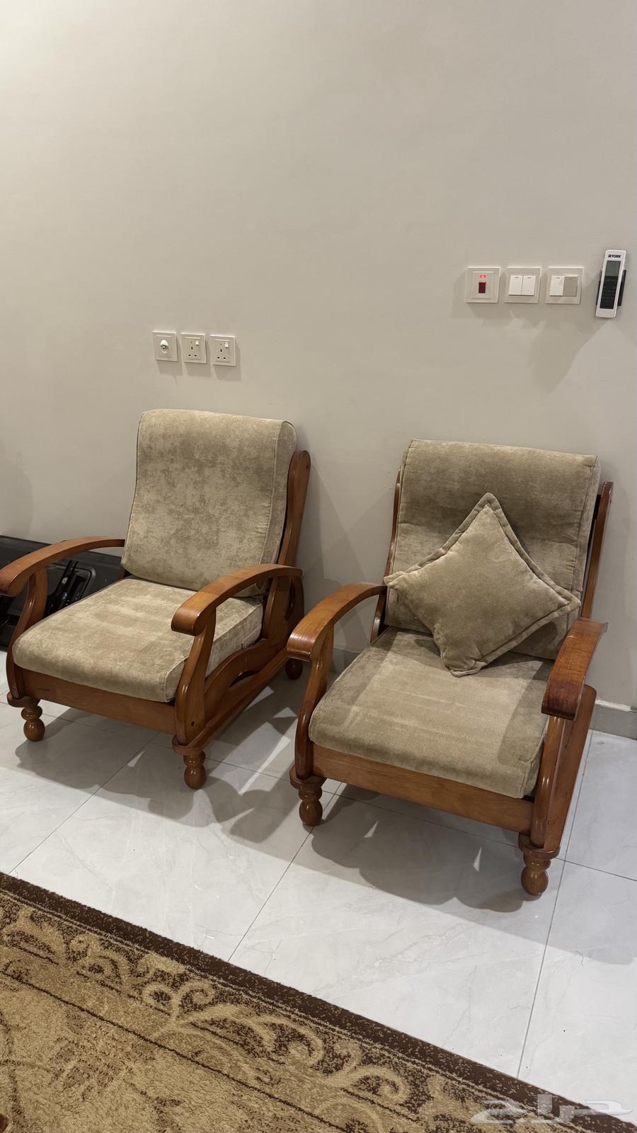 Chairs and tables64383802105730114