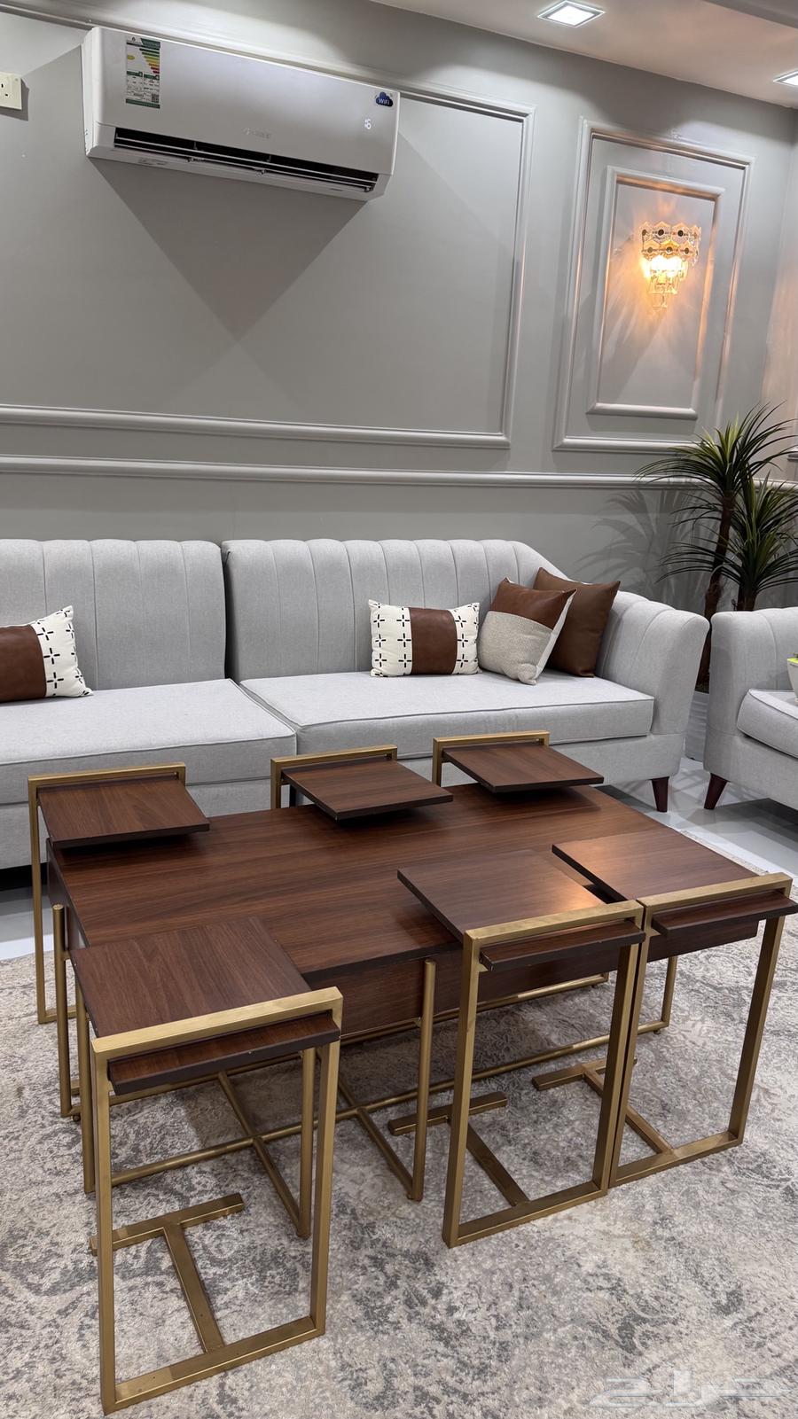 Main table with 6 service tables at a symbolic price64384479109763110