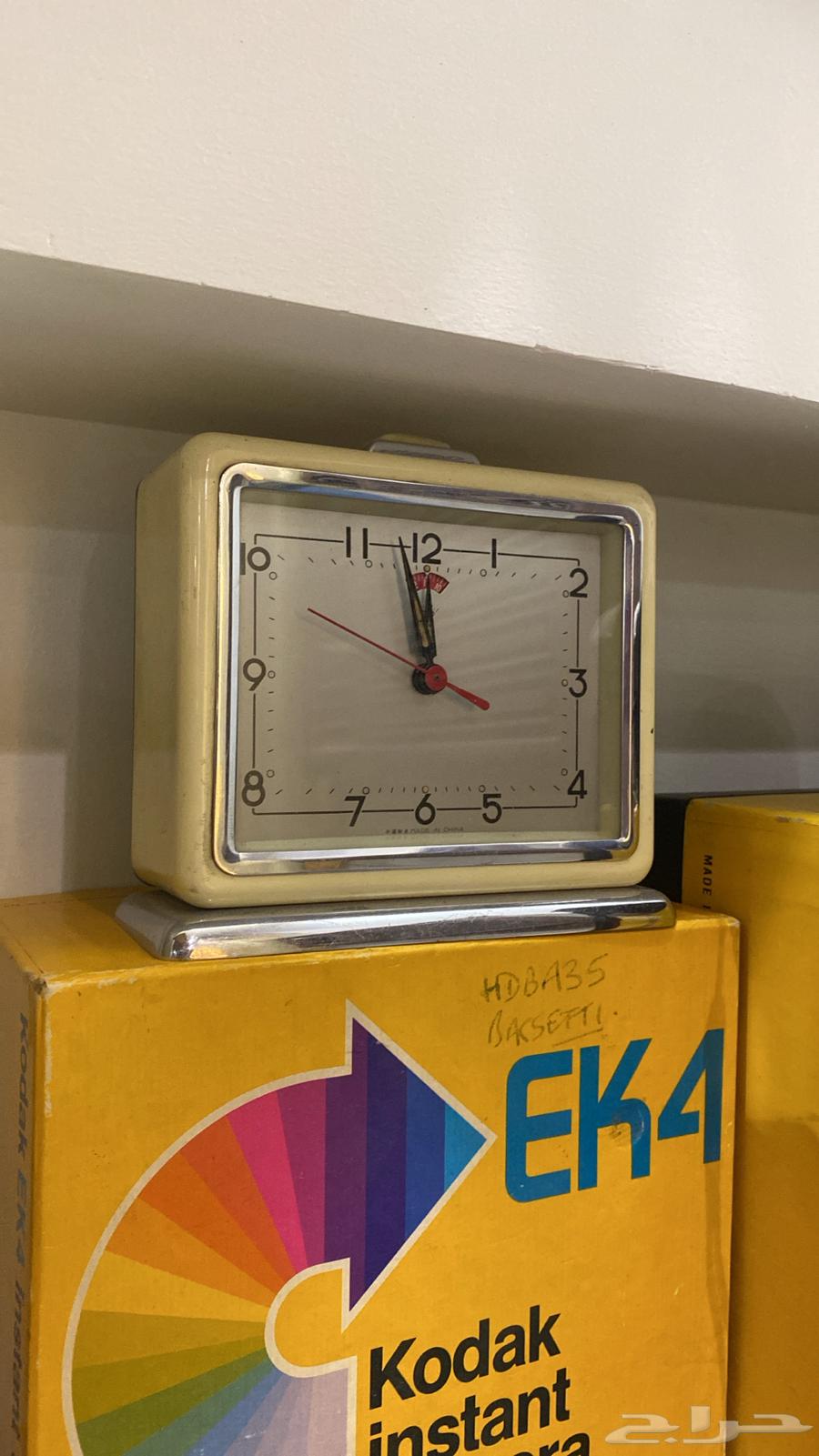 Old watches and an old stored tray64379573702146111