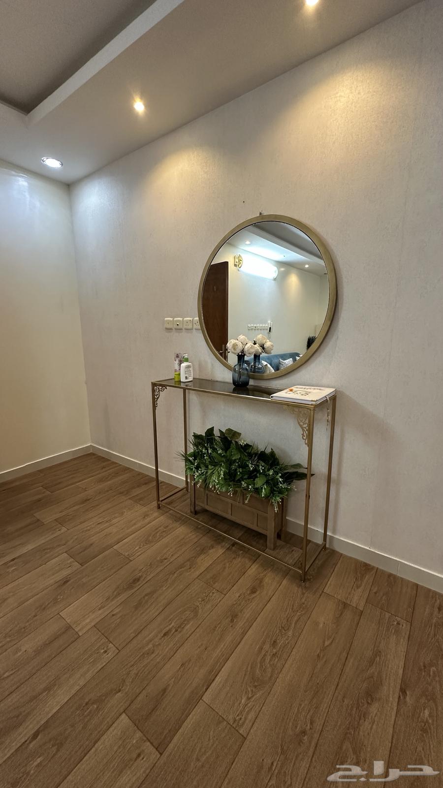 كنب نظيف للبيع ب3000 شامل الزوليه والطاولات والستاره64390788193281111