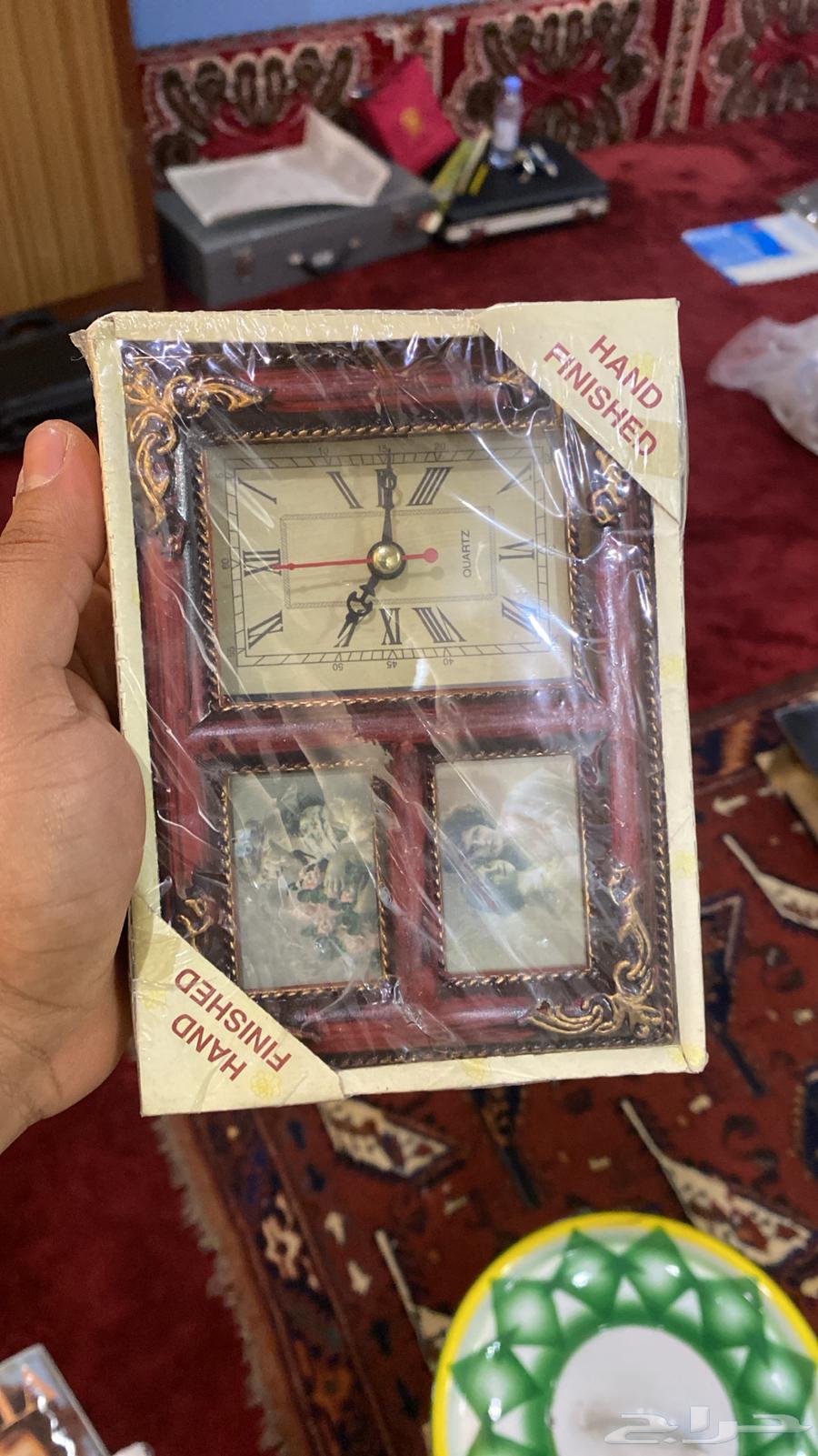 Old watches and an old stored tray64379573702146110