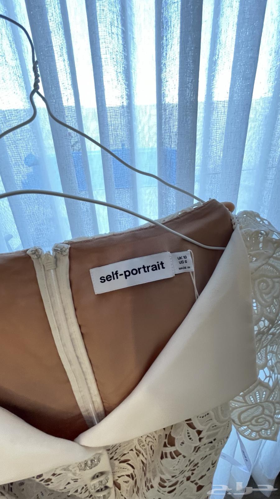 Famous brand dress with price available on the brand's website, worn for only two hours64379839123074113