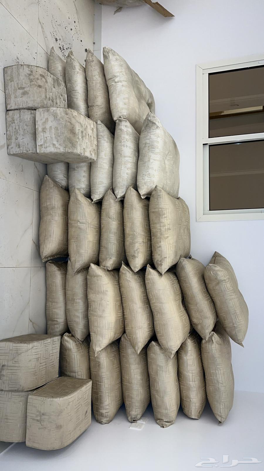 اثاث كنب ومساند جلسات ارضيه ومكرويف و فرن كهرب64379123695490110