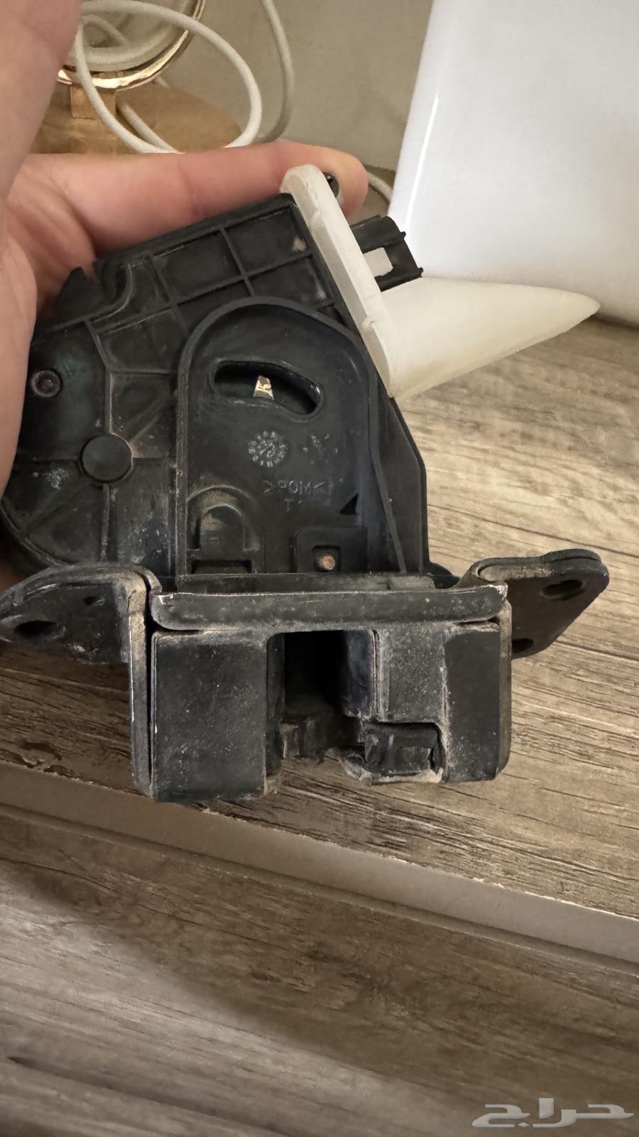 قفل شنطه (اصلي) باب جيب لاندكروزر خلفي من 2008 الى 201564527614386177113
