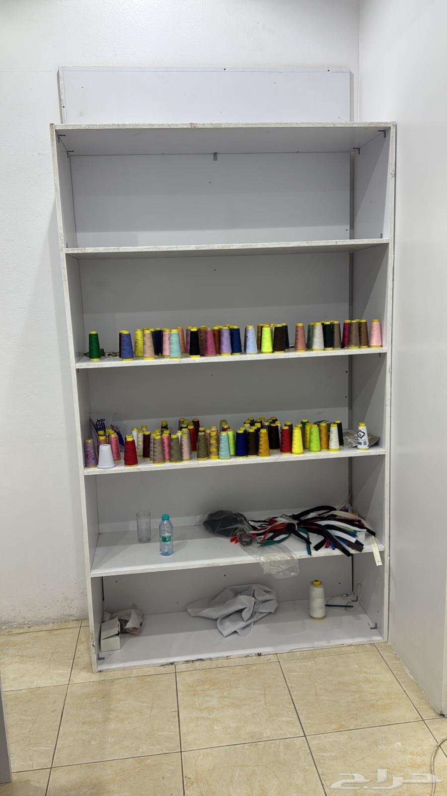 مكينه خياطه وطاوله خياط للبيع64391388604291111