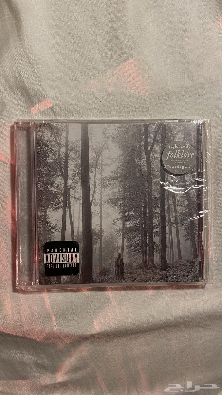 ألبوم Taylor Swift Folklore   ميدالية أصلية64379515866754113
