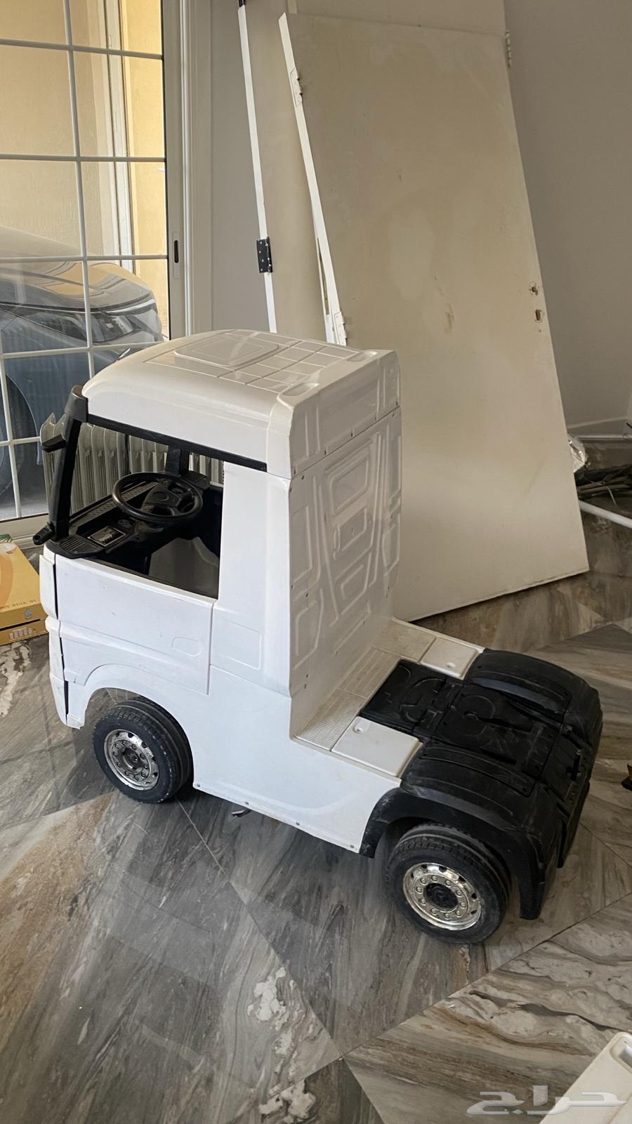 سيارة اطفال اصلية64385285933315111