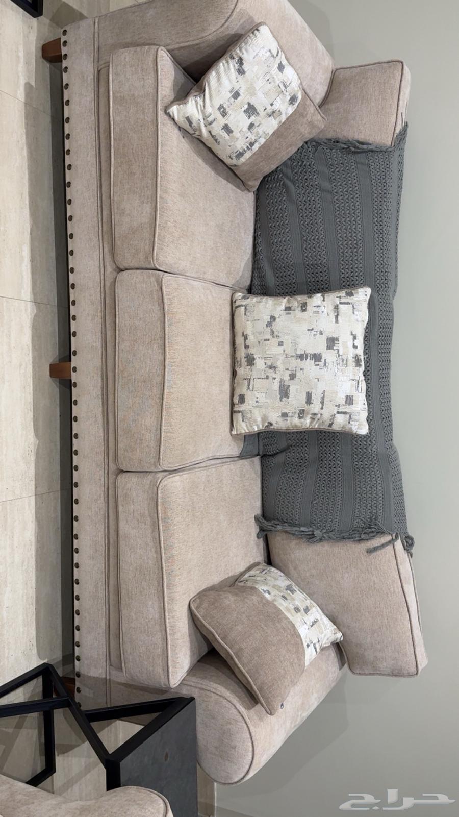 Very very clean sofa, used for only 6 months64388633409153110