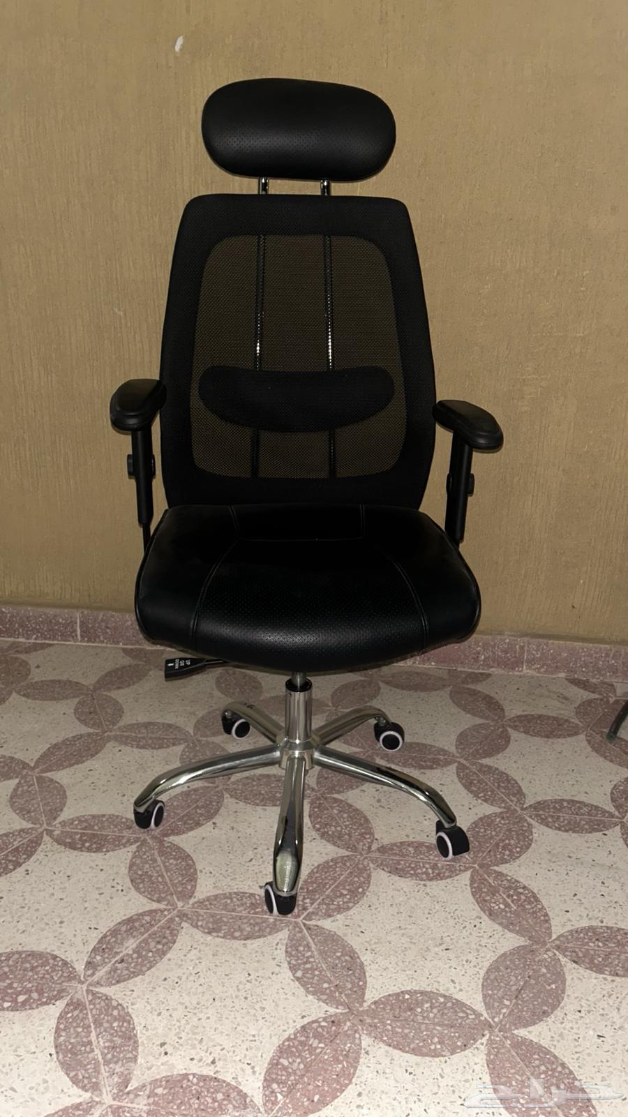 كرسي مكتبي للبيع نظيف جدا64389640215681110