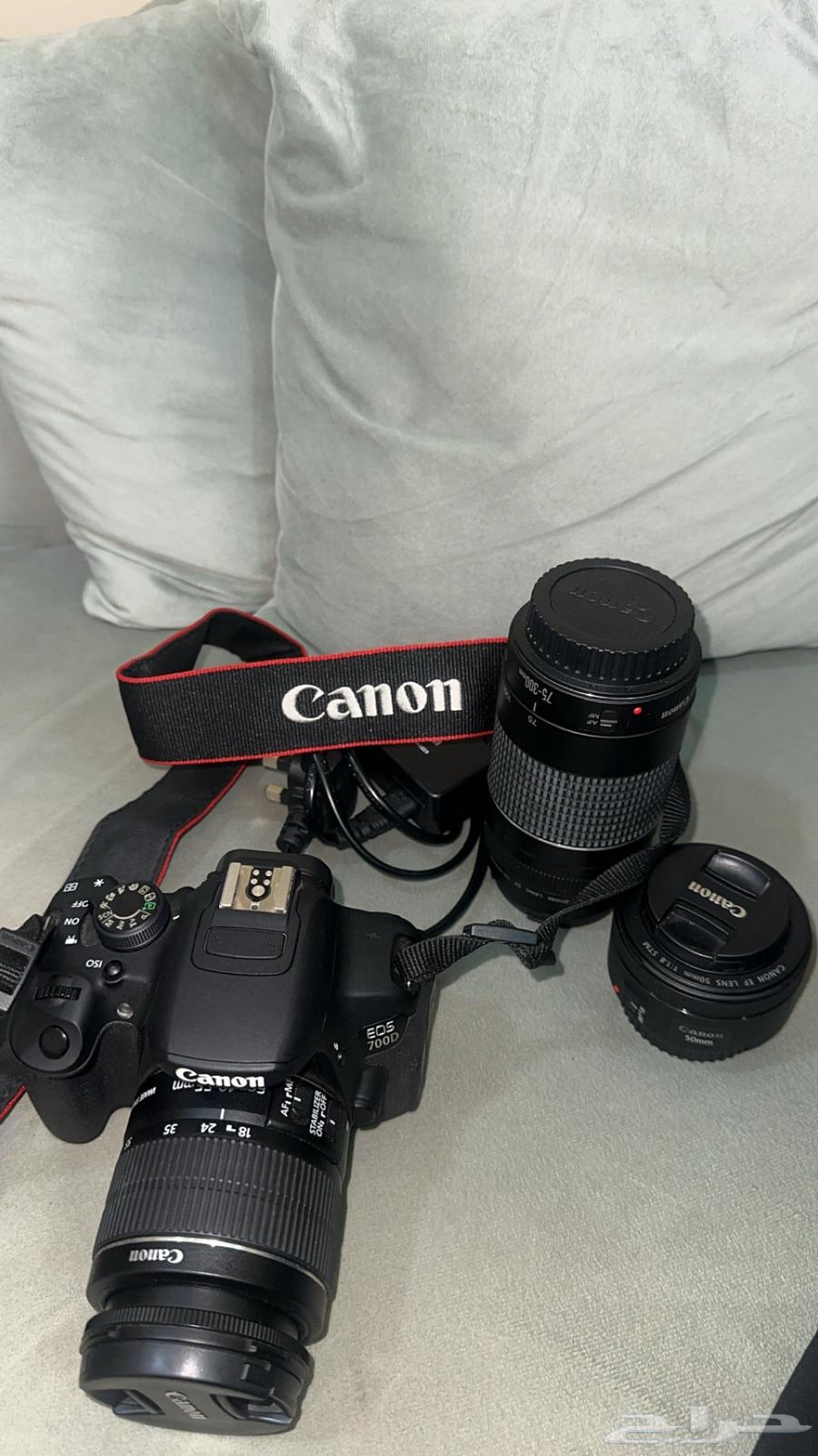 كيمرا كانون 700d نظيفه ولا يوجد بها شي استخدام شخصي جديده64377374670338110