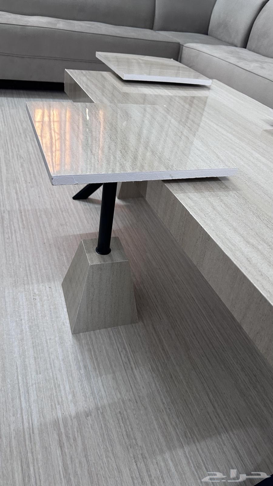 طاوله مع اربع خدمه64380091656961113